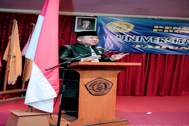 H Hendy Siswanto Dalam  Acara Yudisium Sarjana Teknik Universitas Moch Sroedji Jember